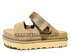 UGG - Zand